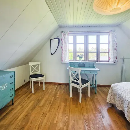 3 Bedroom Cozy In *