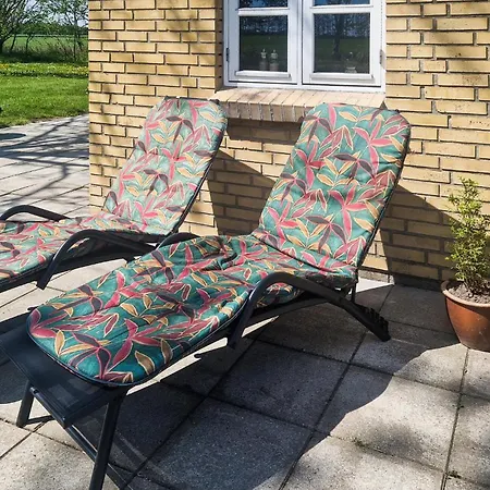 בית נופש 3 Bedroom Cozy In