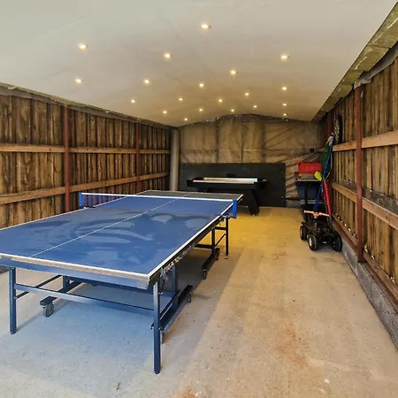 3 Bedroom Cozy In בית נופש Vrå